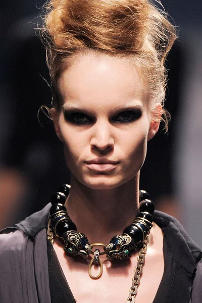 Look 30